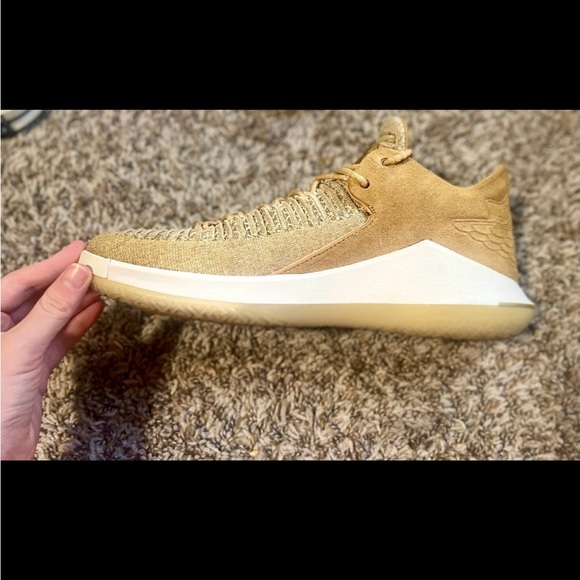 2018 Air Jordan 32 Low 'Golden Harvest' Size 10 - Picture 2 of 5